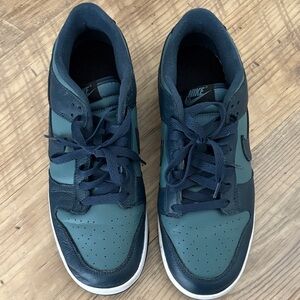Nike Men's Forest Green and Navy Sneakers